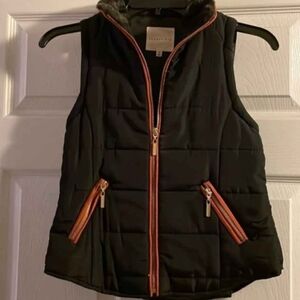 Copper Key Girls Vest Size Med black rust fill zip quilted faux fur